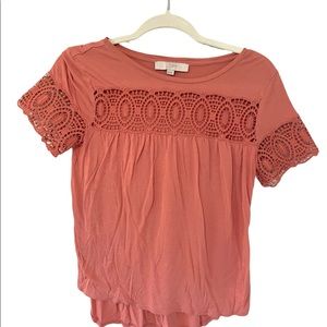 XS Loft short sleeve top. Lacey pattern. Lightweight.